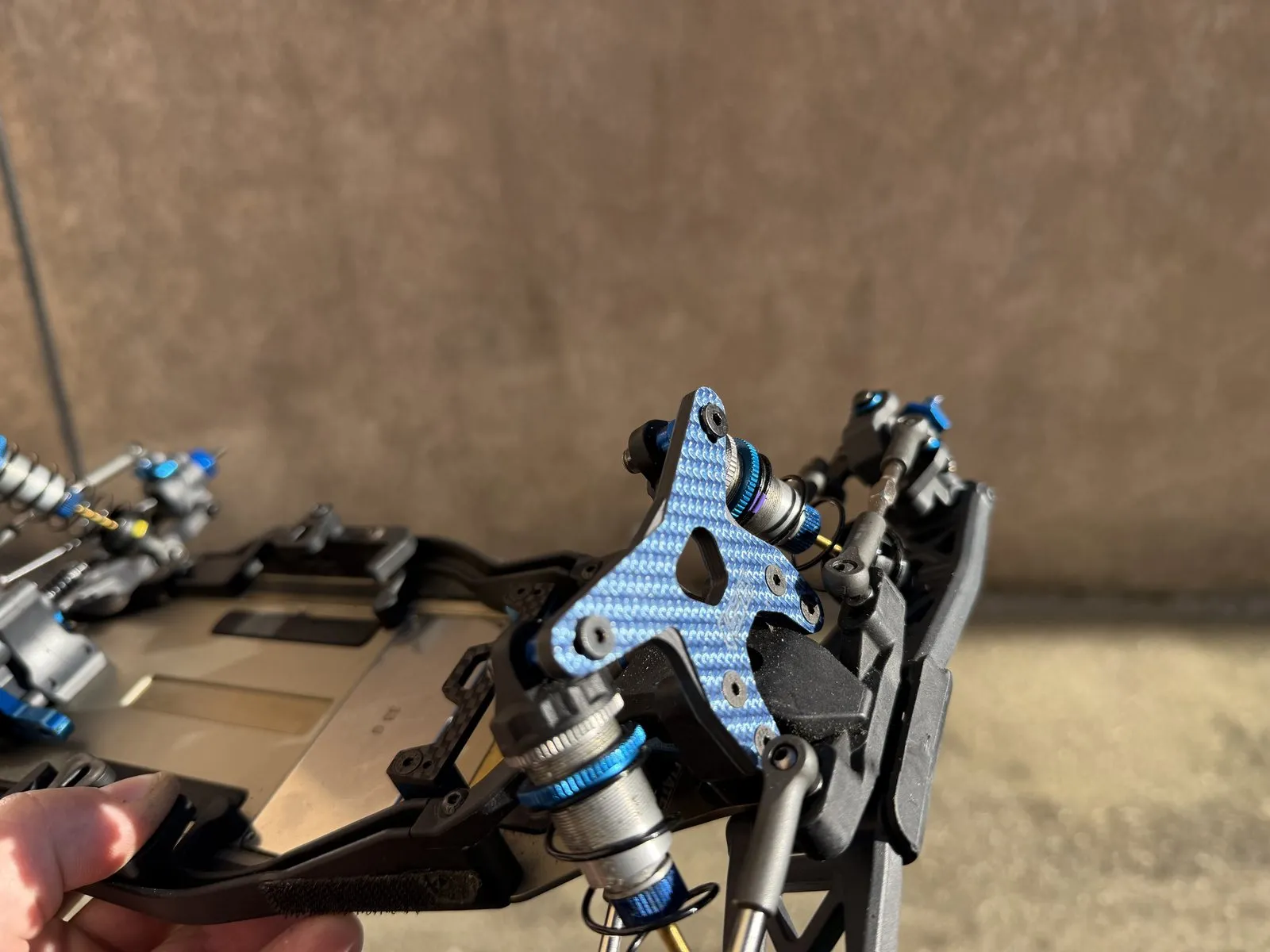 Supports d'amortisseur carbone Team Associated B7, photo 2