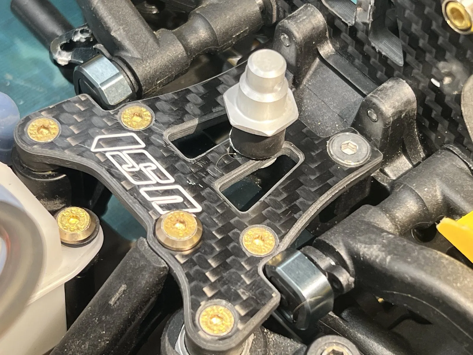 Platine sauve-servo carbone Mugen MBX8, photo 2