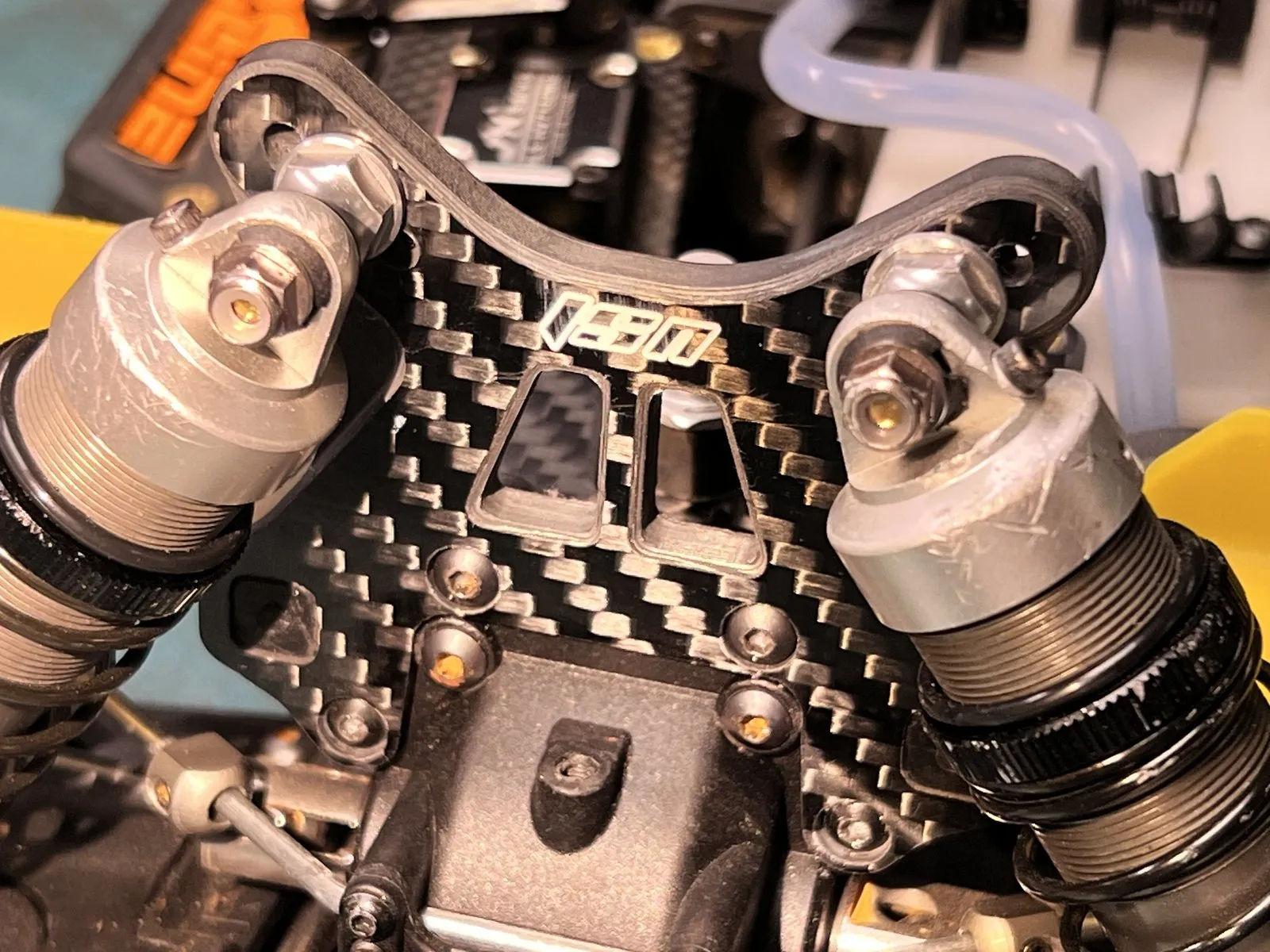 Supports d'amortisseur carbone Mugen MBX8, photo 3